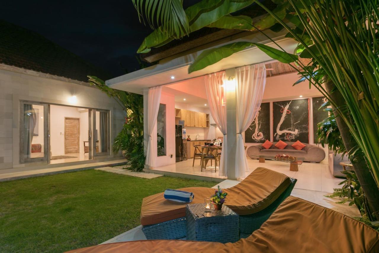 Villa Briana Seminyak By Villas R Us מראה חיצוני תמונה